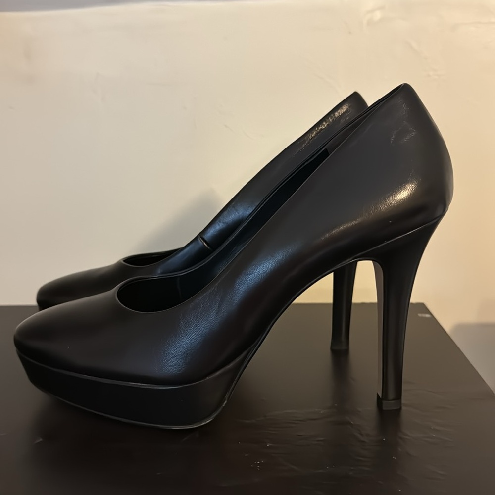Black Paul Green Heels / Pumps